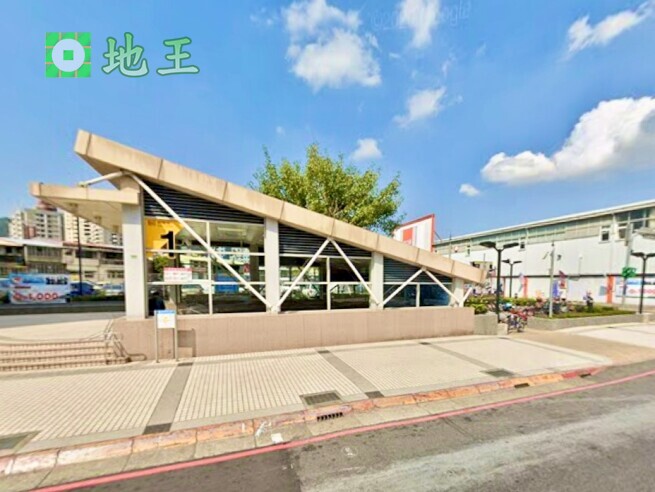 新北市 泰山區 捷運丹鳳站附近廠房出租｜150坪挑高廠房｜近捷運｜大電廠 物件編號 20185