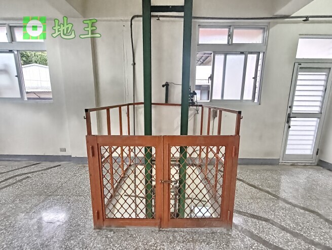 新北市 土城區 頂埔捷運站240坪廠房出租｜大貨梯｜可工廠登記 物件編號 20212