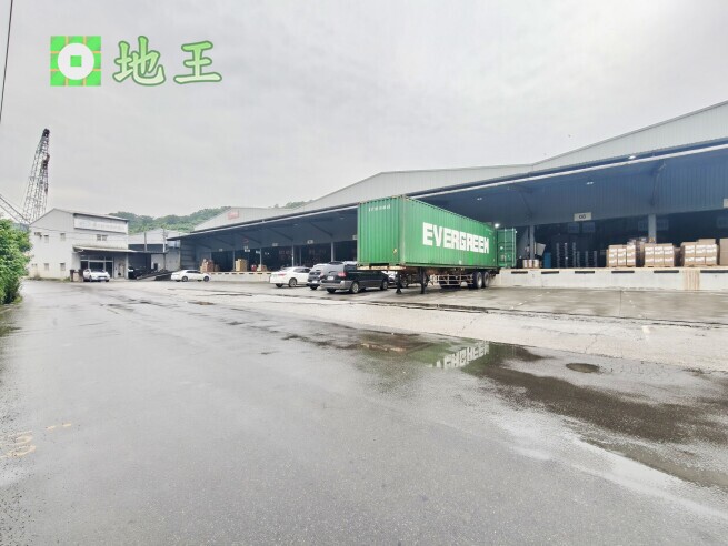 新北市 八里區 八里台64五分鐘鐵皮屋倉庫出租｜1800坪大型物流倉庫 物件編號 20521